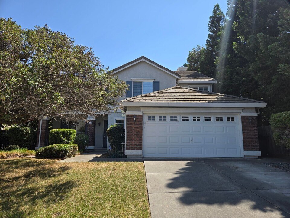 1716 Fort Ord Ct in Suisun City, CA - Building Photo