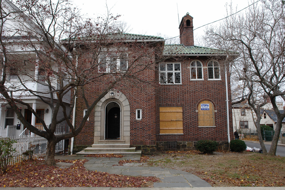 252 10th Ave in Mount Vernon, NY - Building Photo