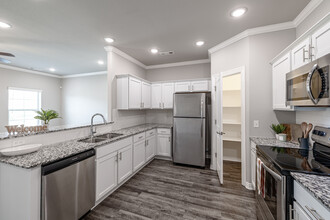 Summit Townhomes in Rogers, AR - Foto de edificio - Interior Photo