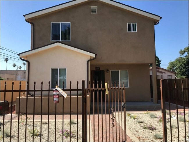 611 E 75th St in Los Angeles, CA - Building Photo - Building Photo