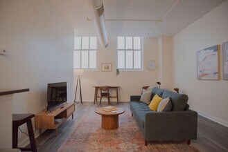 125 W Market St in Indianapolis, IN - Foto de edificio - Building Photo