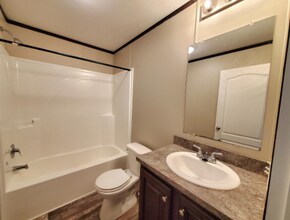 9491 Lighthouse Dr in Fair Haven, MI - Foto de edificio - Building Photo