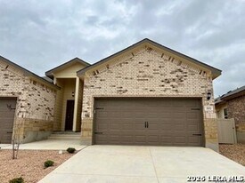 351 Emma Dr in Canyon Lake, TX - Building Photo