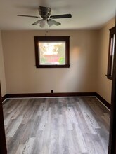 410 Cedar Ave-Unit -1 in Sharon, PA - Foto de edificio - Building Photo