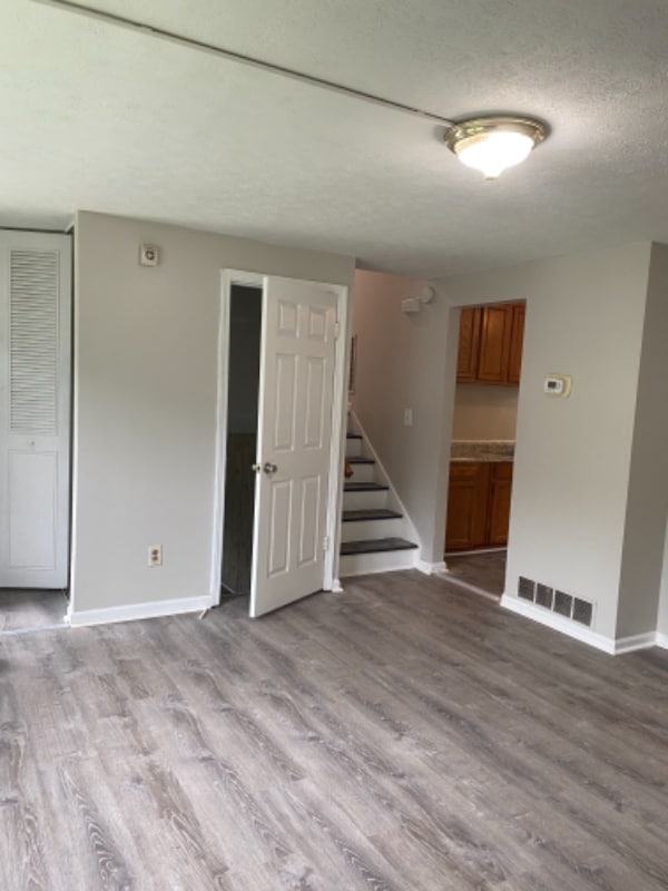 8605 Bost Ln in Louisville, KY - Building Photo - Building Photo