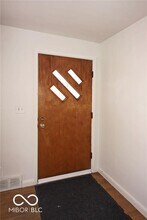 210 W Sycamore St in Zionsville, IN - Building Photo - Building Photo