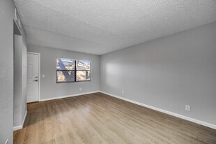 Armature Square in St. Petersburg, FL - Building Photo