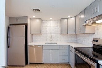 71 N Main St in Lambertville, NJ - Building Photo - Building Photo