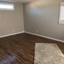 2226 Rainier Ave, Unit Cottage in Everett, WA - Foto de edificio - Building Photo
