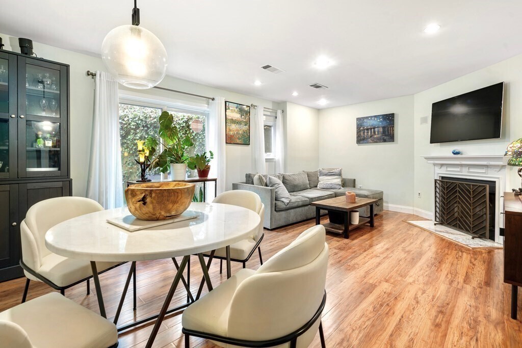 43 N Mead St in Boston, MA - Building Photo