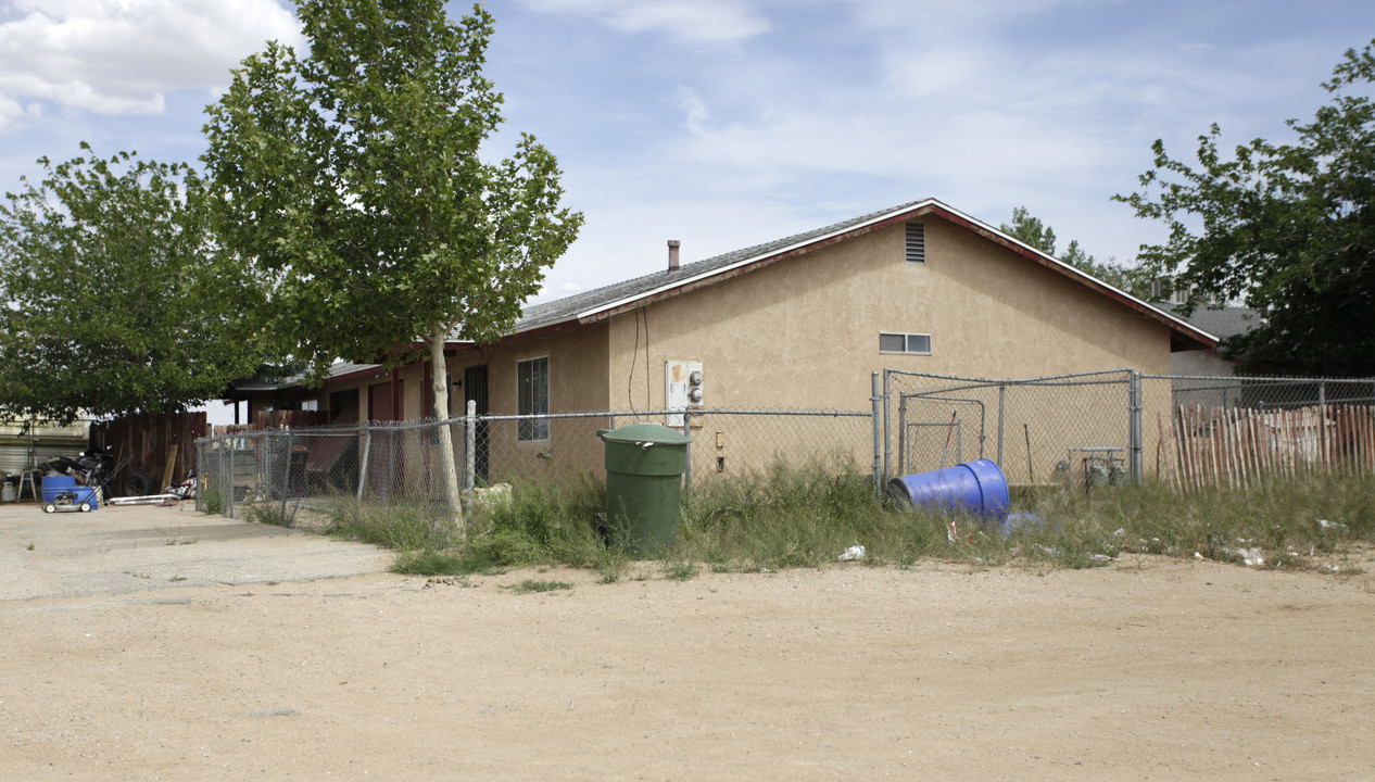 16503 Hollyhock Rd in Adelanto, CA - Building Photo