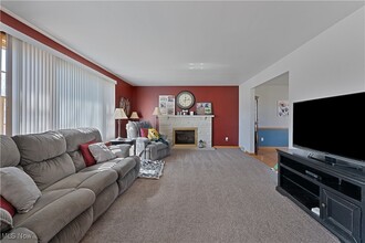 144 Green Bay Dr in Youngstown, OH - Foto de edificio - Building Photo
