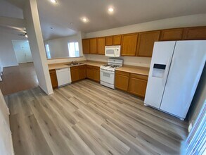 10475 Lilac Tree Ave in Las Vegas, NV - Building Photo - Building Photo