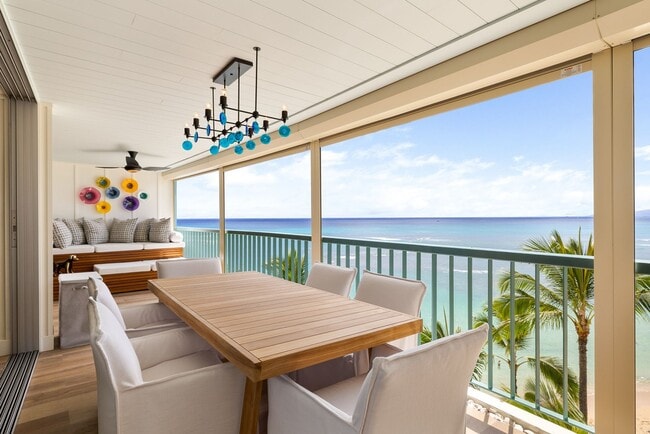 2877 Kalakaua Ave in Honolulu, HI - Building Photo - Building Photo