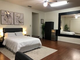 8408 Arrowroot Cir in Antelope, CA - Building Photo