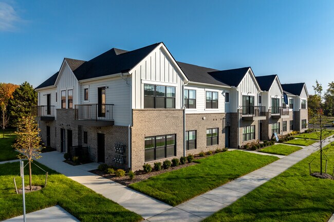 The Enclave in Chesterfield, MI - Building Photo - Building Photo