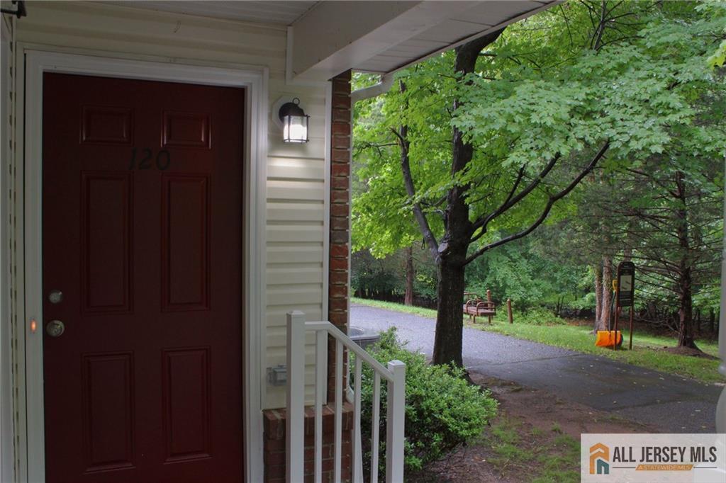 120 Forest Dr in Piscataway, NJ - Building Photo
