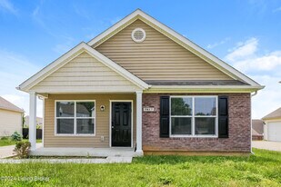 5817 Bannon Crossings Dr in Louisville, KY - Building Photo