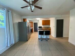 1739 Kamohoalii St in Honolulu, HI - Building Photo - Building Photo