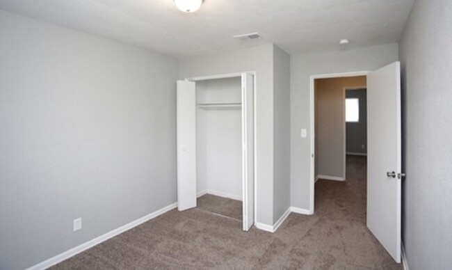 1022 Forest Ct in Kansas City, KS - Building Photo - Building Photo