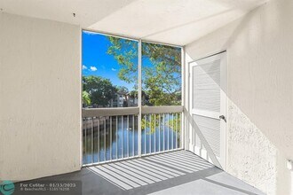 9833 Westview Dr in Coral Springs, FL - Foto de edificio - Building Photo