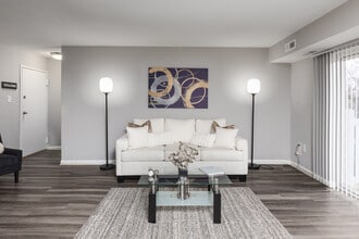 Admiral Place in Suitland, MD - Foto de edificio - Interior Photo