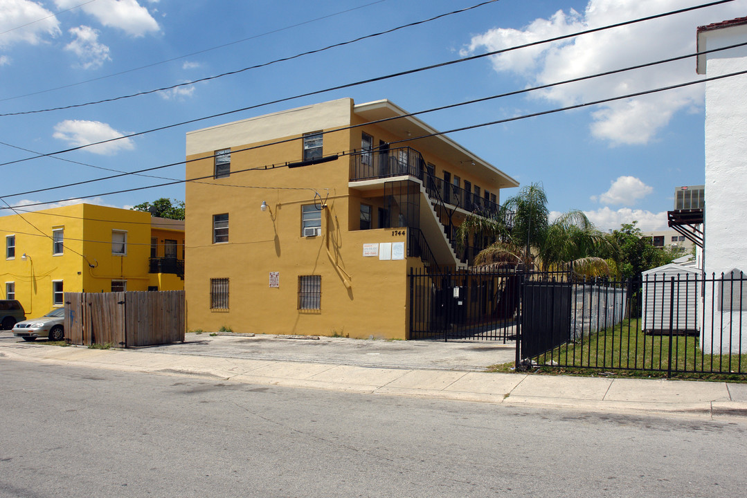 1744 NW 1 Ct in Miami, FL - Building Photo