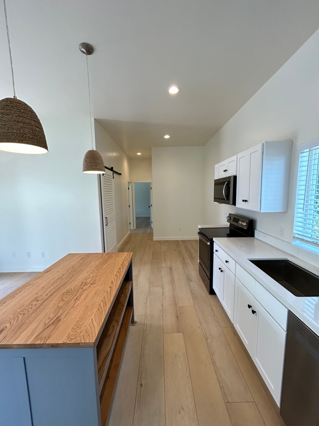 1119 San Pascual St in Santa Barbara, CA - Building Photo - Building Photo