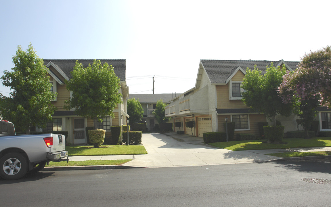 112-116 N 4th St in Alhambra, CA - Building Photo