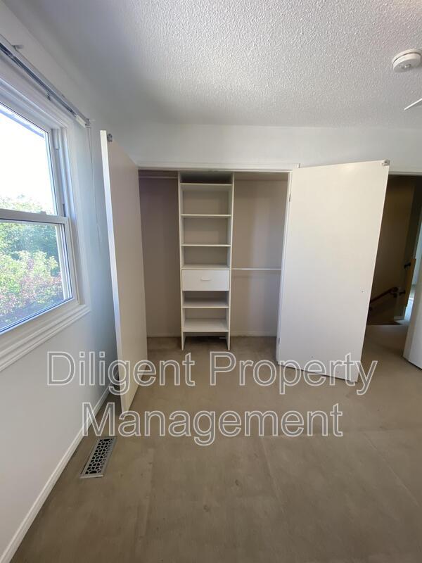 1103 Huntington Cir in Peterborough, ON - Building Photo - Building Photo