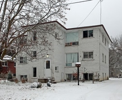 25 Maple St in Uxbridge, ON - Building Photo