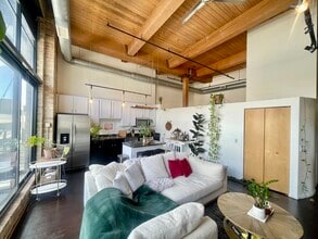 1935 N Fairfield Ave, Unit 306 in Chicago, IL - Building Photo - Building Photo