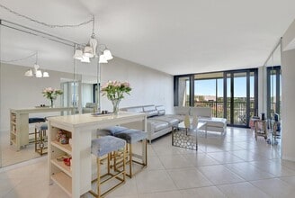 14 Royal Palm Way in Boca Raton, FL - Building Photo - Building Photo