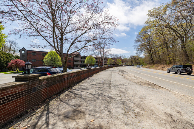 325 First Street Boulevard in Lowell, MA - Foto de edificio - Building Photo