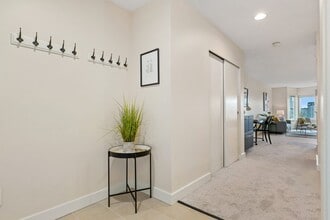 2440 Western Ave-Unit -#604 in Seattle, WA - Building Photo - Building Photo