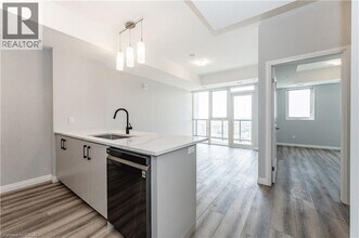 108 Garment St in Kitchener, ON - Building Photo - Building Photo