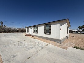 5657 Pearl St in Bullhead City, AZ - Building Photo