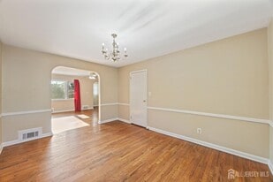 298 Newark Ave in Union, NJ - Building Photo