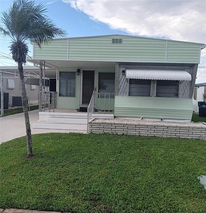 711 51st Ave Dr W in Bradenton, FL - Building Photo