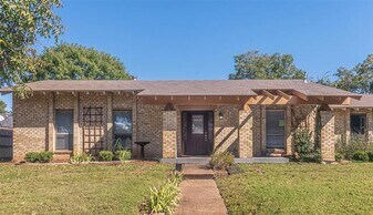 13128 Kerr Trail in Farmers Branch, TX - Building Photo