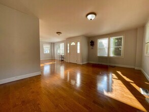 70 Grimes Rd in Rocky Hill, CT - Building Photo - Building Photo