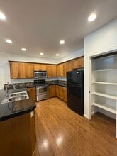 2066 NW Yohn Ranch Drive in McMinnville, OR - Foto de edificio - Building Photo