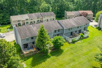 Hunting Ridge in Bridgeville, PA - Building Photo - Building Photo