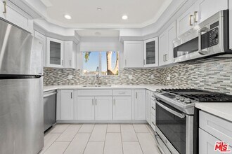 11909 Laurelwood Dr in Los Angeles, CA - Building Photo - Building Photo