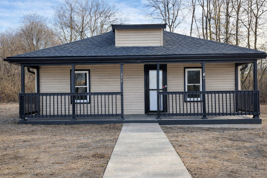 218 Locust St in Clarksville, TN - Building Photo