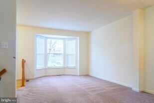 3842 Koval Ln in Woodbridge, VA - Building Photo