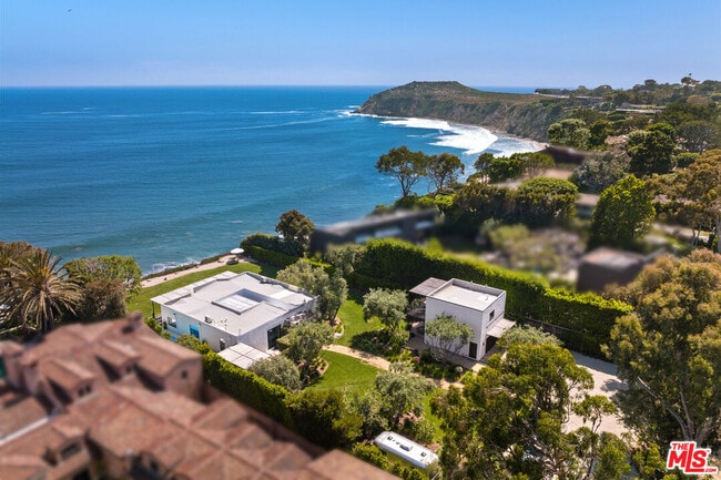 28926 Cliffside Dr in Malibu, CA - Building Photo - Building Photo