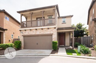 6193 E Brick Dr in Fresno, CA - Building Photo