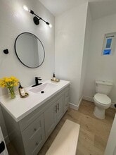 8402 Larson Ave in Garden Grove, CA - Foto de edificio - Building Photo