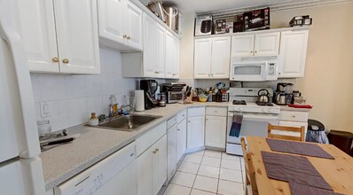 24 Dean Rd, Unit 12-3A in Brookline, MA - Building Photo - Building Photo